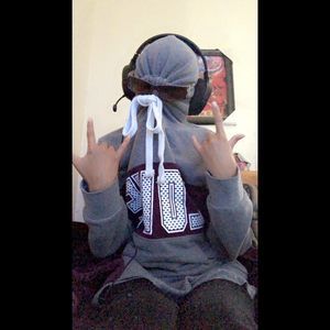 Meet your Posher, Ella